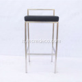 Paprasto komercinio dizaino odinė baro kėdė